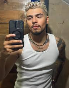 <em>Javi S.</em>